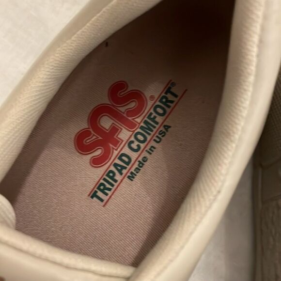SAS CREAM COLORED SNEAKERS.  NEW - Picture 6 of 9